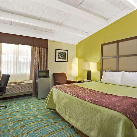 Days Inn By Wyndham Саутингтон Экстерьер фото