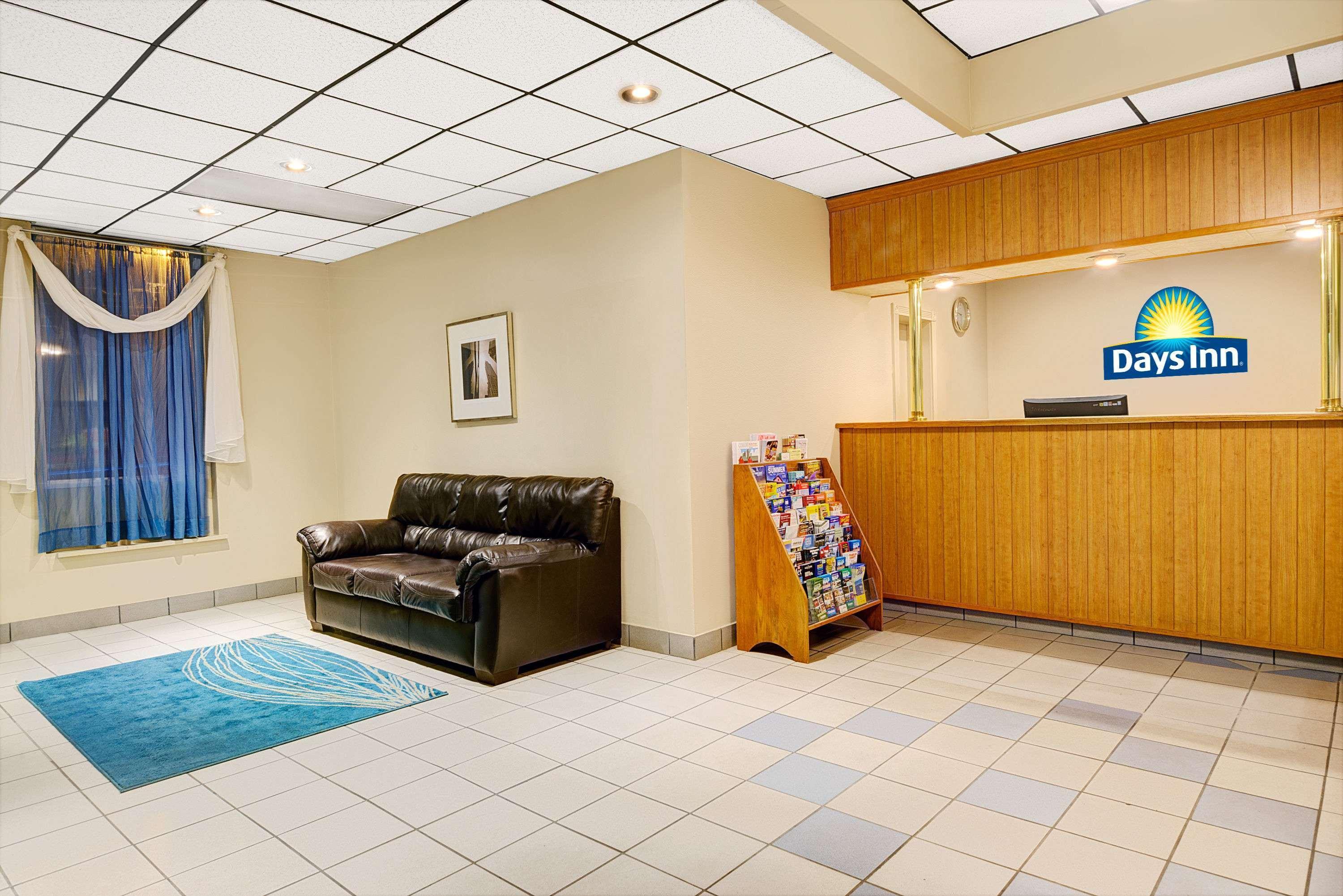 Days Inn By Wyndham Саутингтон Экстерьер фото