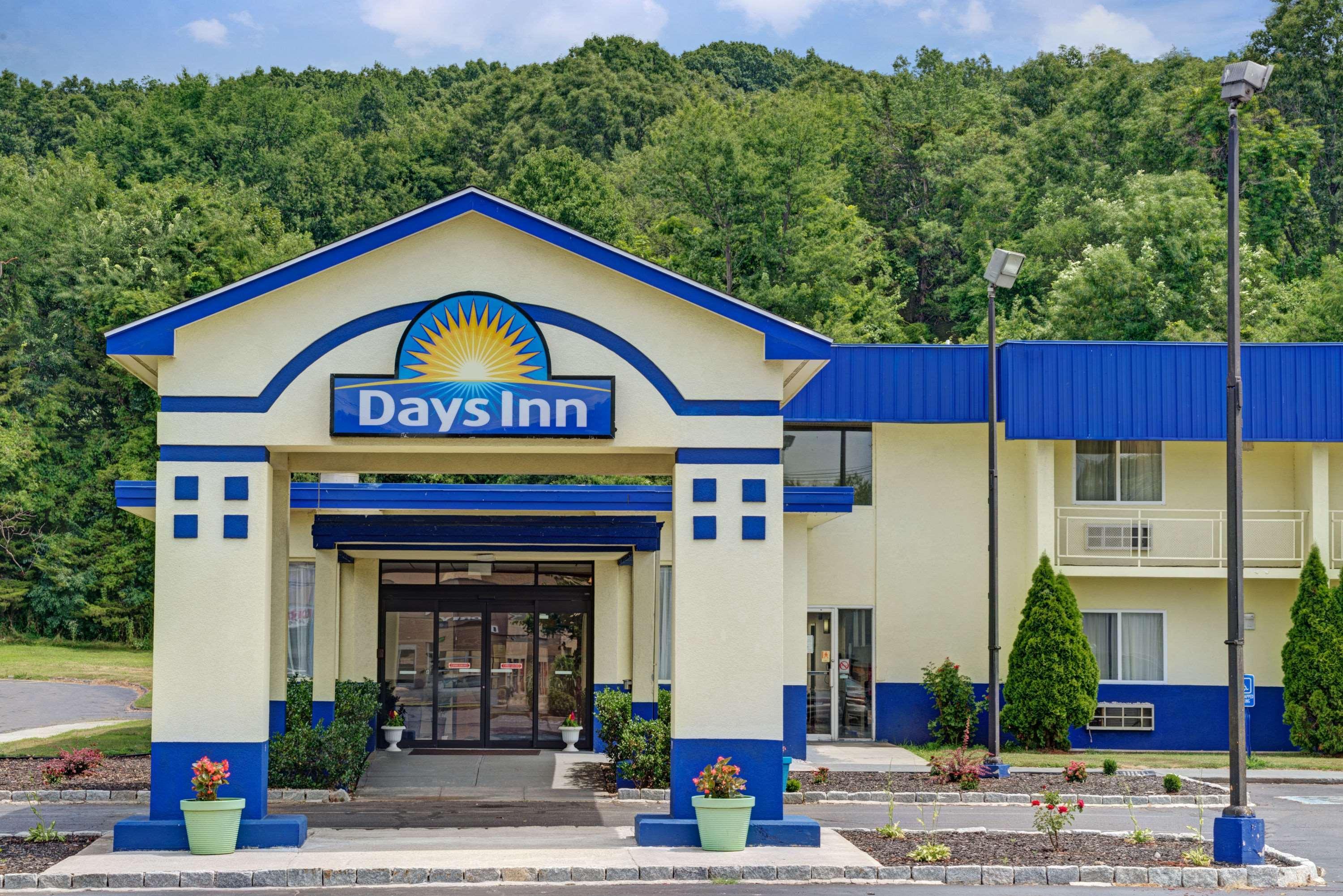 Days Inn By Wyndham Саутингтон Экстерьер фото