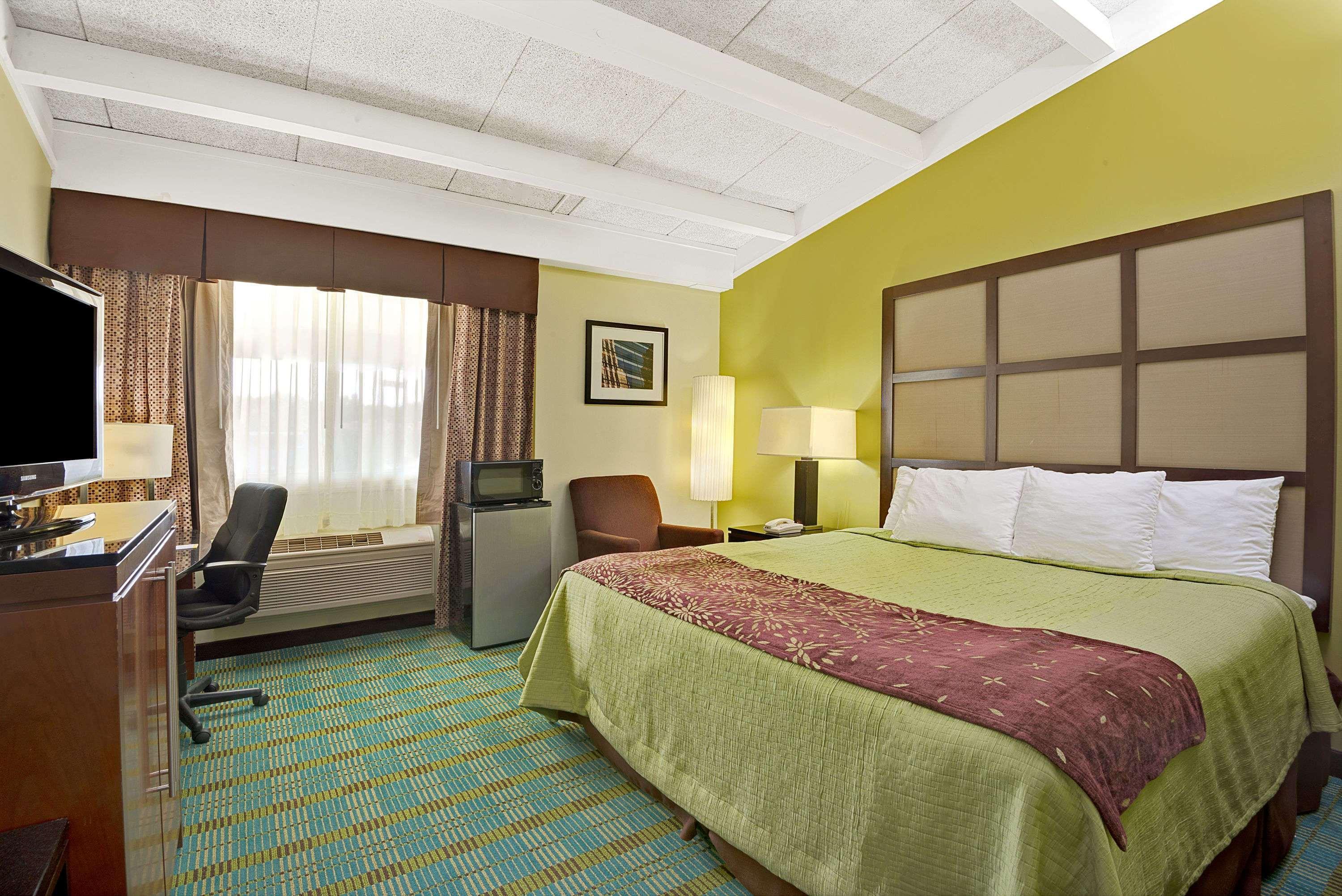 Days Inn By Wyndham Саутингтон Экстерьер фото