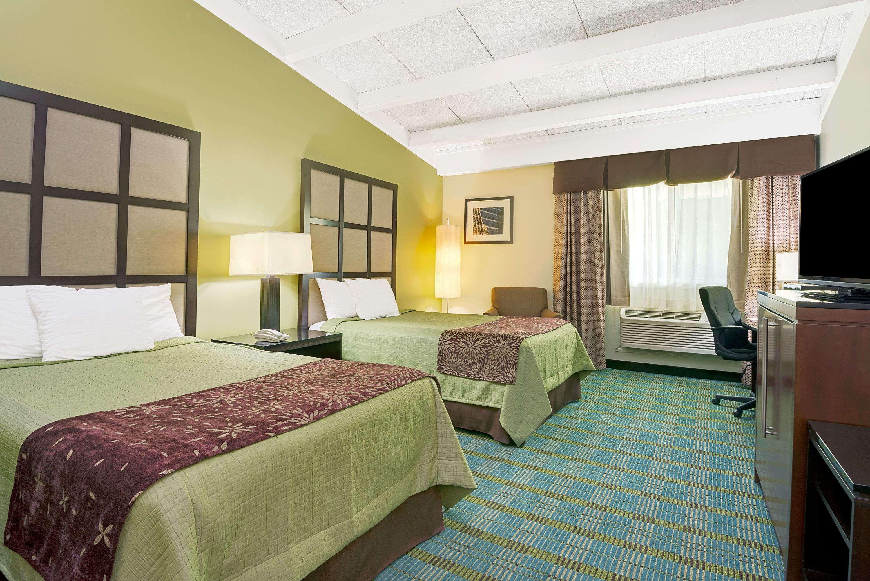 Days Inn By Wyndham Саутингтон Экстерьер фото