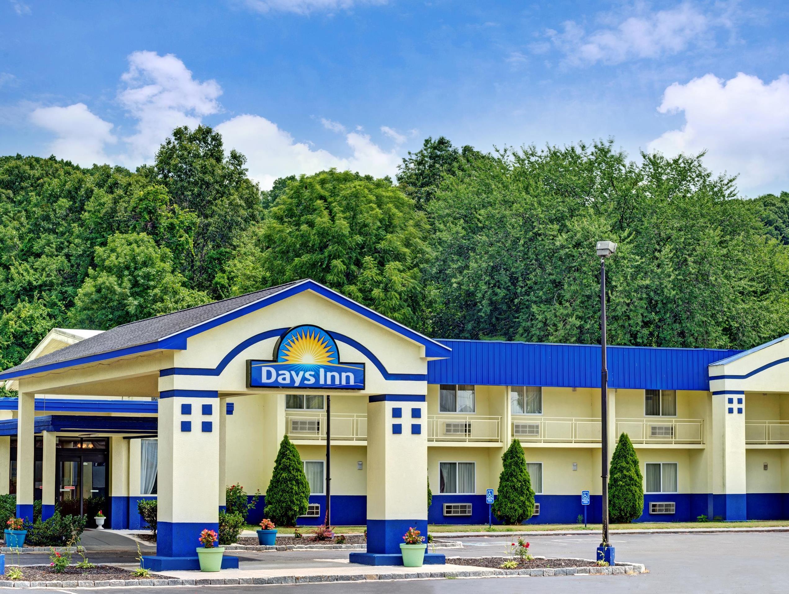 Days Inn By Wyndham Саутингтон Экстерьер фото