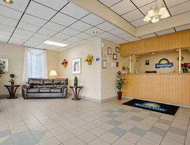 Days Inn By Wyndham Саутингтон Экстерьер фото